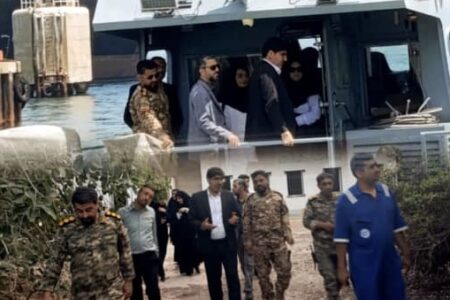 بازدید فرماندار بوموسی از جزیره سیری؛ تأکید بر توسعه زیرساختها و اشتغال جوانان