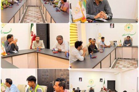 تقدیر شهرداری رمکان از کارگران خدوم : دست‌های پرتلاش، شهر را ساختند.